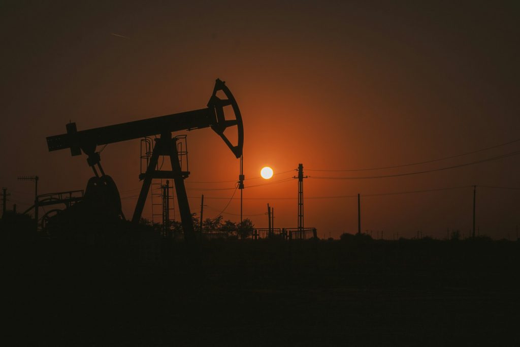 유가 반등 가능성? OPEC+ 생산 조정과 시장